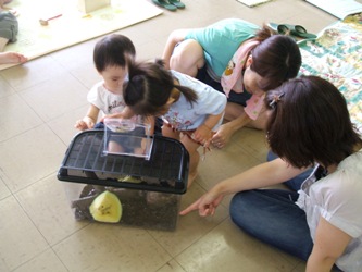 奈良市子育てスポット事業「子育てのんびり空間」の様子