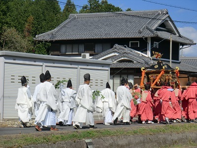 神輿渡御の様子