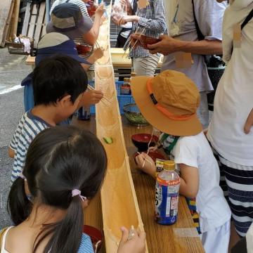 流しそうめんの写真