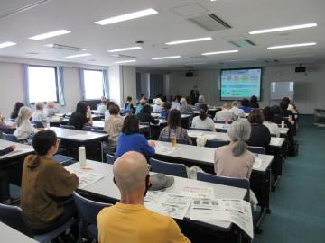 令和6年度「教養講座~2時間でわかる投資のあれこれ~」の様子