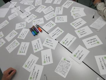 学生さんが作ったさまざまな内容のカルタ