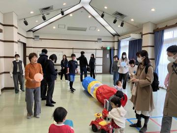 からだを使って遊ぶブース