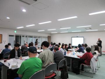 講座開始。みなさん準備万端です。