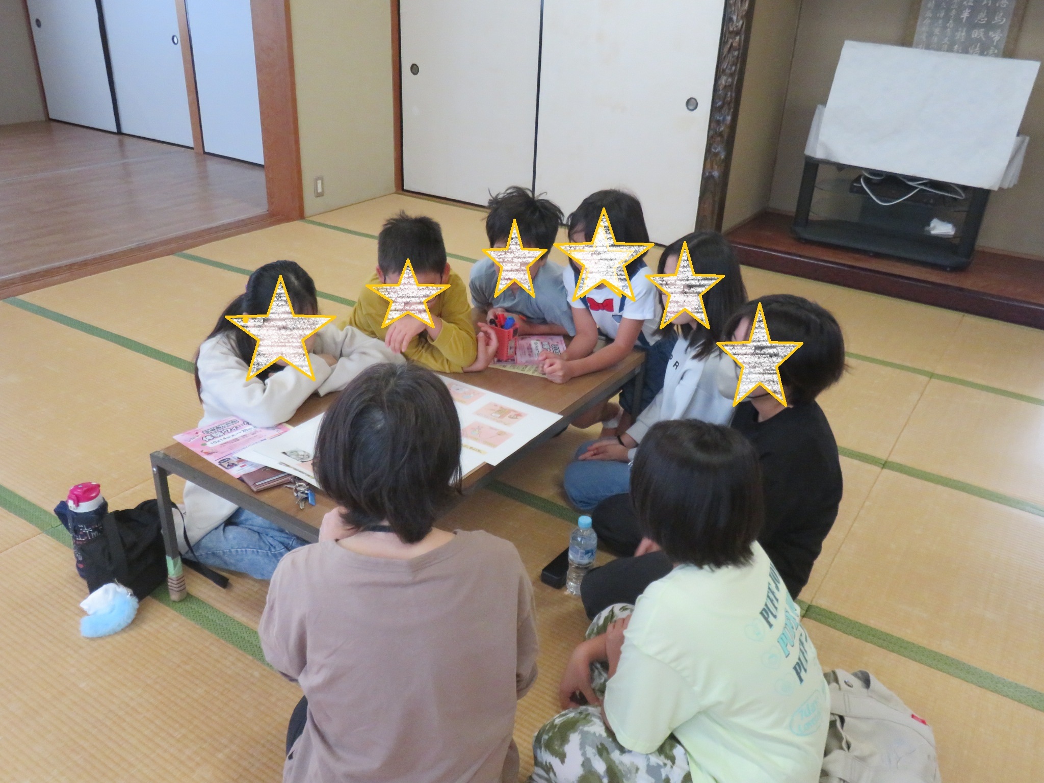 何の内容にするか話し合っている様子1