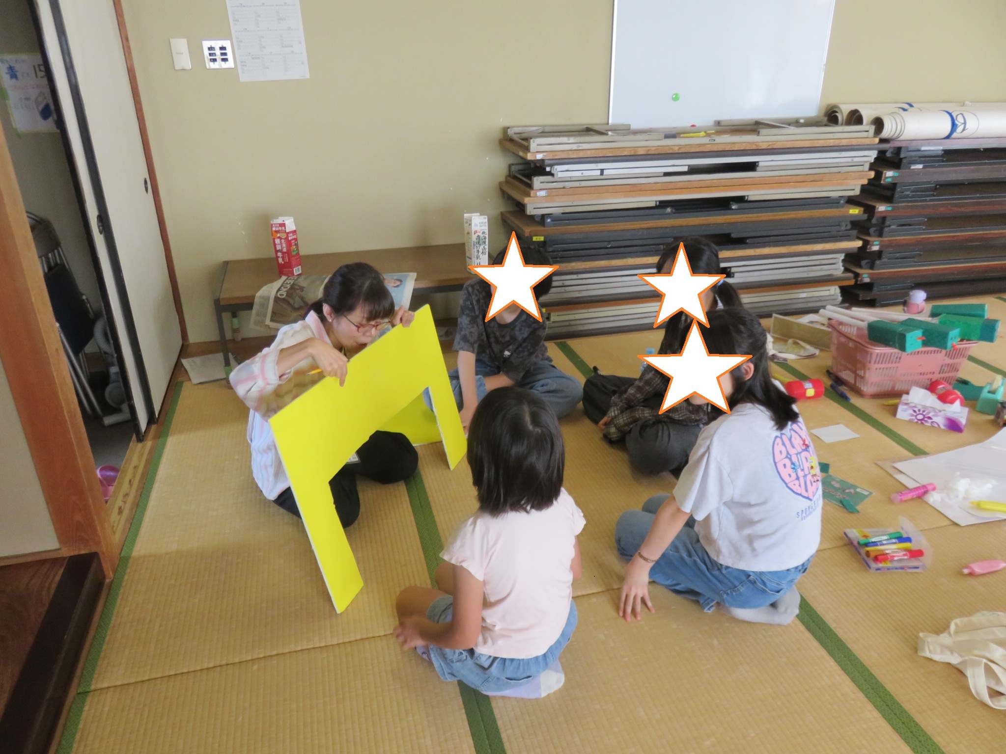 どうやって出す?など具体的に話し合っています